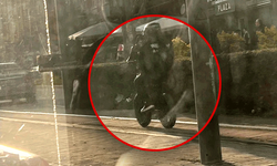 Eskişehir’de tramvay yolunda elektrikli bisikletle tehlikeli yolculuk