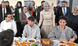 Gençlik ve Spor Bakan Yardımcısı Eskişehir’de öğrencilerle buluştu