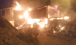 Hatay'da alevlere teslim olan konteyner yanarak kullanılamaz hale geldi