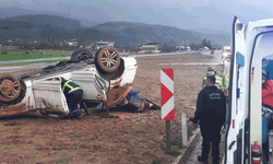 Hatay'da takla atan otomobildeki 2 kişi yaralandı