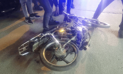 Isparta'da 14 yaşındaki motosiklet sürücüsünün akrobasi tutkusu kazaya neden oldu