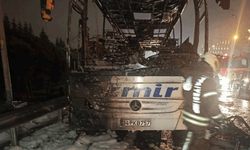 İstanbul Bağcılar TEM'de yolcu otobüsü alevlere teslim oldu