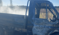 Konya'da seyir halindeki kamyonet alev alev yandı