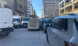 Odunpazarı’nda park eden araçlar trafiği kilitledi