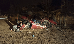 Sivas'ta takla atan otomobil hurdaya döndü, 2 kişi ağır yaralandı