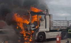 Tekirdağ’da park halindeki tır alev alev yandı