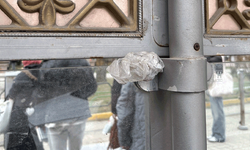 Uluönder tramvay durağı’nda görüntü kirliliği