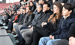 Vali Yılmaz Eskişehirspor’un galibiyet coşkusuna ortak oldu