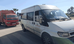 Antalya'da kamyon ile kamyonet çarpıştı