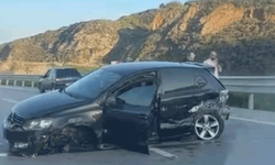 Balıkesir'de trafik kazası; araç bariyerlere çarptı