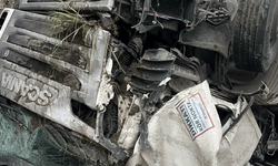 Burdur'da yoldan çıkan tır hurdaya döndü: 1 yaralı