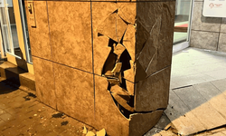 Bursa'da el freni boşalan minibüs duvara çarptı