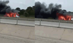 Bursa'da  seyir halindeki otomobil alev aldı