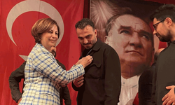 CHP’deki rozet töreninde Ünlüce’ye yoğun ilgi