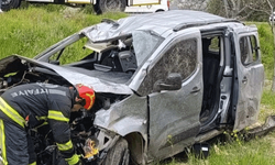 Denizli’de kaza: Tarlaya giren araçtan 4 kişi çıkarıldı