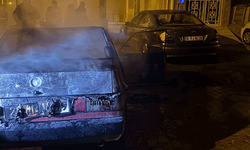 Elazığ'da otomobil alev alev yandı
