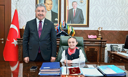 Eskişehir’de 23 Nisan’da minik Buğlem’den “Gezici Kütüphane” talimatı