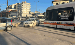 Eskişehir’de araç yoğunluğu tramvay seferlerini aksattı