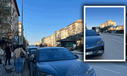 Eskişehir’de durağa park edenler pes dedirtti: Otobüs durağa giremedi