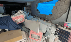 Eskişehir’de duvarı yıkılan dükkana brandalı çözüm!