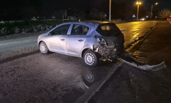 Eskişehir’de kontrolden çıkan araç kaldırıma fırladı