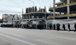 Eskişehir’de otobüs beklemek çileye döndü: Duraklar yetersiz kaldı