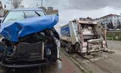 Eskişehir’de otomobil çöp kamyonuna daldı: Bir yaralı