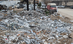 Eskişehir’de sanayi sitesindeki boş alanlar atık ve inşaat molozlarıyla doldu