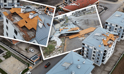 Eskişehir’de şiddetli fırtına bina çatısını uçurdu