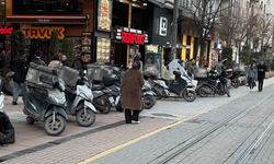 Eskişehir’de yaya tepkisi: Kuryeler yolu kapattı