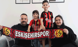 Eskişehirspor sevdası yaş tanımıyor: Minik taraftar harçlıklarını bağışladı