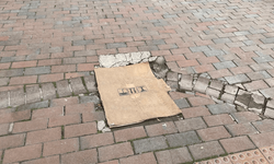 Hamamyolu’ndaki kötü kokuya esnaf kartonla çözüm arıyor