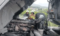 Hatay Dörtyol'da tırın motorunda yangın çıktı