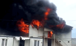 Hatay’da çıkan yangın işçi yatakhanesini küle çevirdi