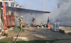 Hatay'da iş yeri alevlere teslim oldu
