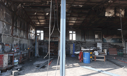 Hatay'da korkutan yangında, iş yeri ve kamyonet zarar gördü