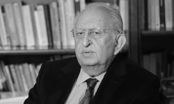 Hüsamettin Cindoruk hayatını kaybetti