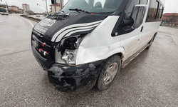 Karaman’da minibüsle motosiklet çarpıştı: 1 yaralı