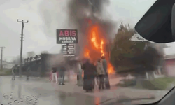 Kocaeli'de iş yeri alevlere teslim oldu