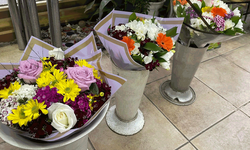 Sevgiyi anlatmanın en zarif hali çiçek fiyatları da cep yakıyor