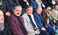 Vali Yılmaz Ankara Demirspor - Bursaspor karşılaşmasını tribünden takip etti