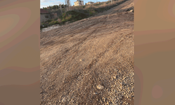 Yenikent’te yağmur sonrası yollar alarm veriyor