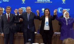 Afyon Belediye Başkanı Köksal, AK Parti rozetini taktı