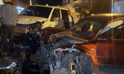 Aksaray'da alkollü sürücü 4 araca birden çarptı: 2 yaralı