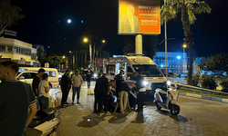 Antalya'da ön tekeri patlayan motosikletin sürücüsü yola savrularak ağır yaralandı