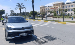 Antalya'da yayalara yol veren otomobile motosiklet çarptı: 1 yaralı