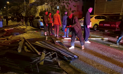 Bartın'da şiddetli fırtına evin çatısını uçurdu, 6 araç hasar gördü
