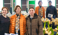 Başkan Ünlüce pazarda esnaf ve vatandaşın nabzını tuttu