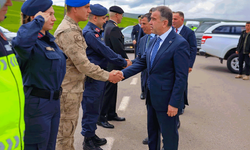 Bayburt'ta bayram görevindeki güvenlik personeliyle bayramlaşıldı