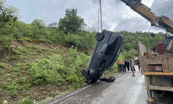 Erzincan'da yağış nedeniyle araç takla attı